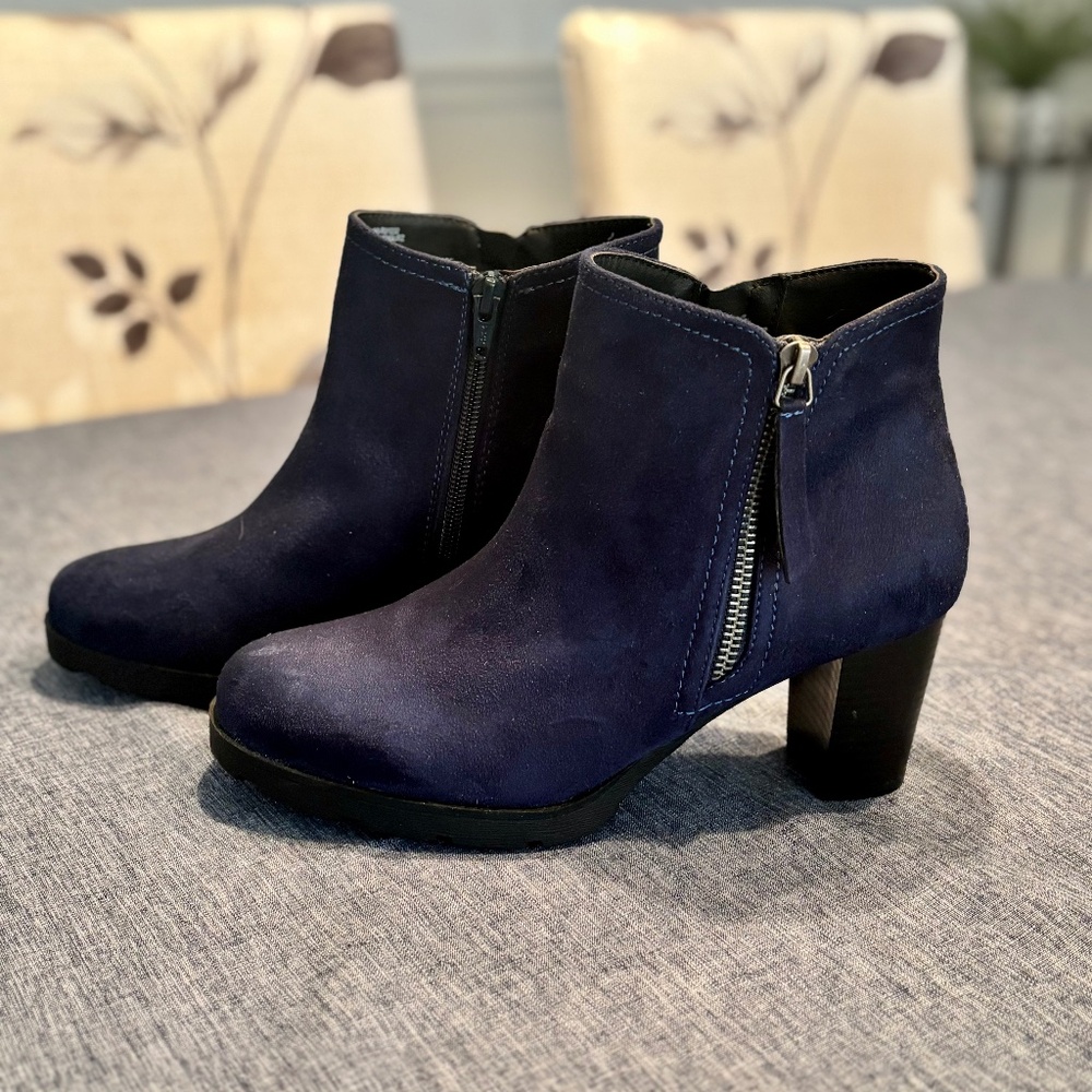 Rialto chunky heel blue “suede” booties